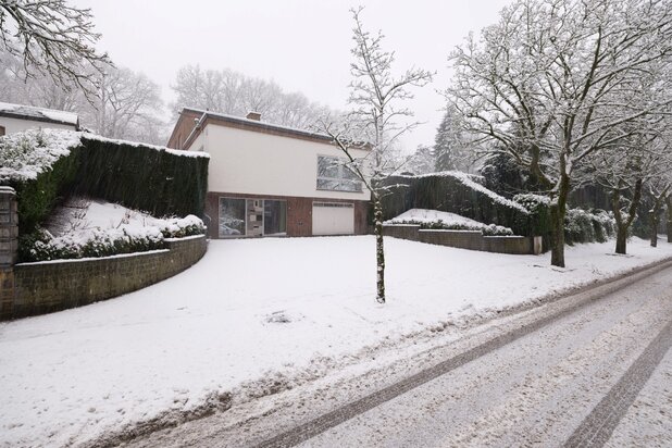 Unieke, tijdloze architectenwoning met een bewoonbare oppervlakte van 292 m² op een terrein van 1003 m² gelegen te Genk Molenblook.