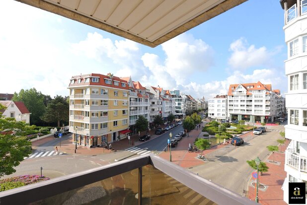 Prachtig vernieuwd en gemeubeld 2-slaapkamer appartement in het Zoute