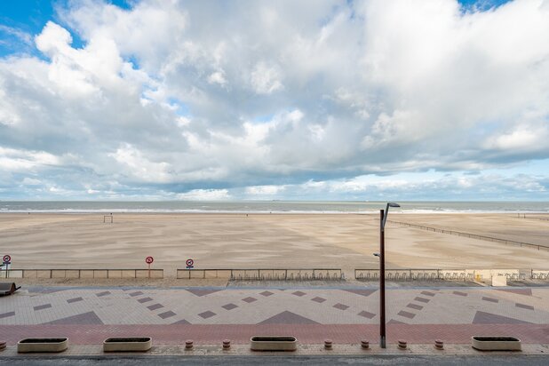 Luxueus gerenoveerd appartement met zeezicht gelegen vlabkij het Rubensplein.