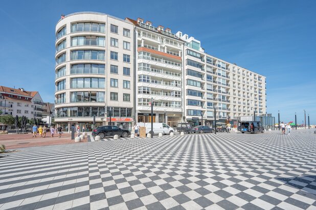 Appartement de luxe, emplacement triple A avec vue imprenable sur la mer, finition haut de gamme