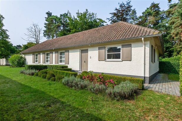 Prachtig onderhouden laagbouw villa met zonnige tuin in residentiële omgeving