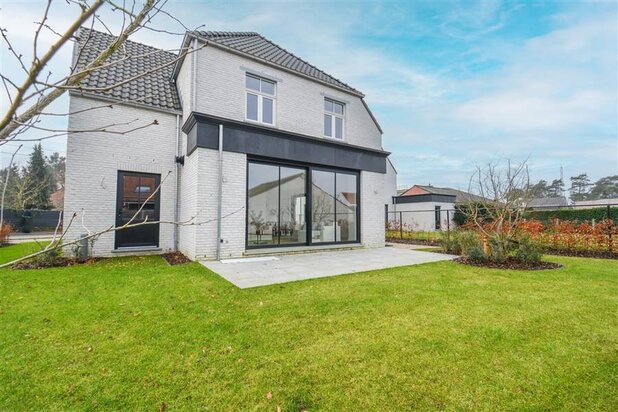 Spacious parsonage style villa with 286m² living space in Keerbergen