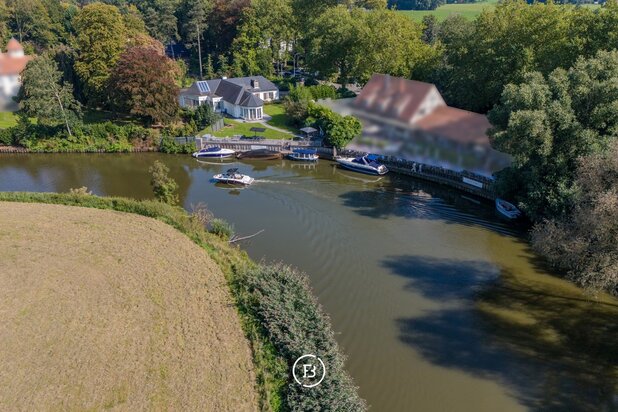 Villa au bord de la Lys