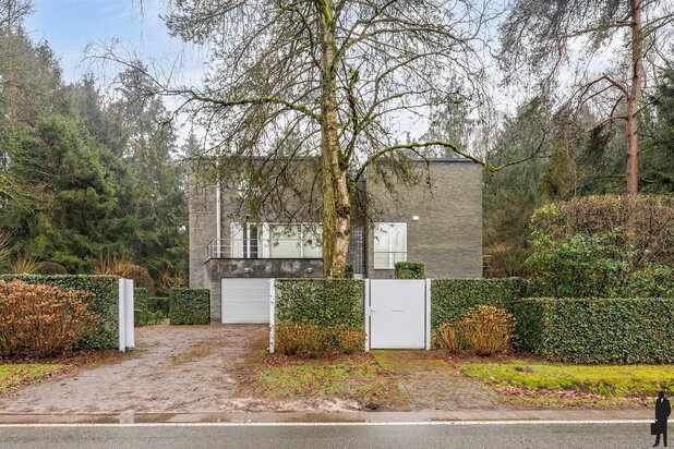 Moderne woning op perceel van ca. 3.500m²