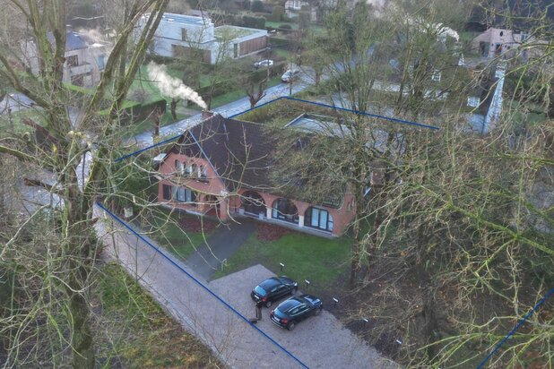 Vrijstaande villa (te renoveren) op slechts 50 meter van de Leie