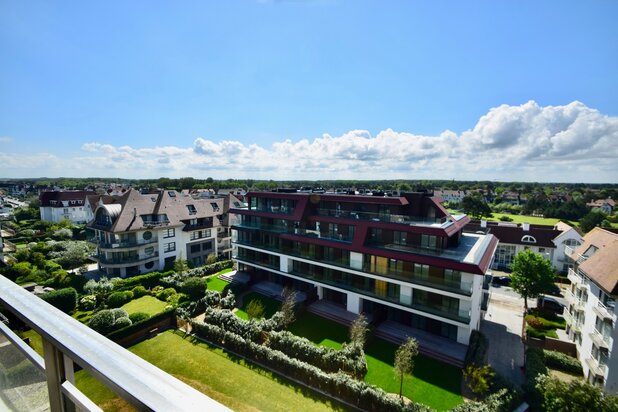 Prachtig gerenoveerd appartement in hartje Zoute, nabij de winkels en de zeedijk.