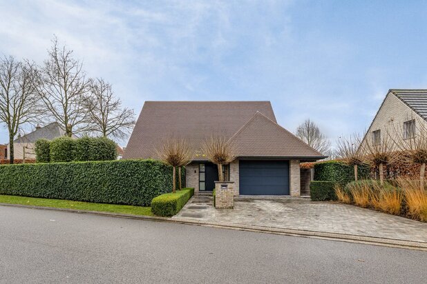 Villa de 3 chambres avec piscine dans le centre de Knesselare