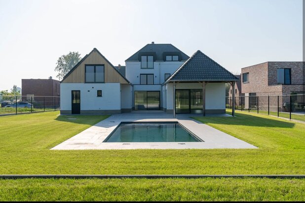 Exclusieve Luxe Villa in een Hedendaagse Landelijke Stijl