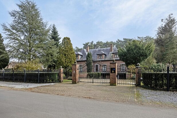 Charming villa on a spacious wooded plot in Maasmechelen