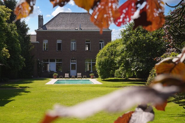 Majestic mansion in Dottignies set on 2.930m² of land