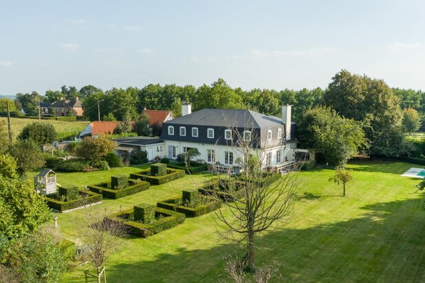 Beautiful French villa with pool located in a green landscape