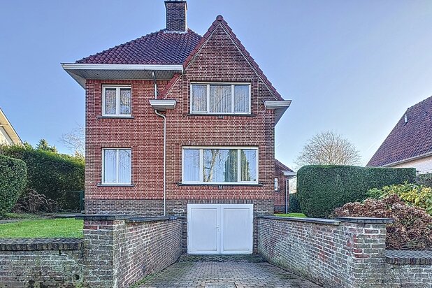 Elegante villa met ruim interieur en prachtige tuin