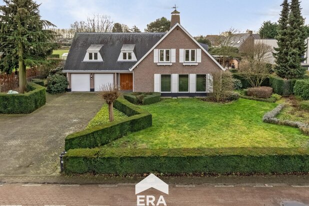 Stijlvol en ruim landhuis met prachtige tuin in Kinrooi