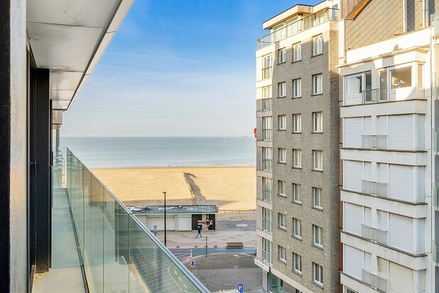 Instapklaar gerenoveerd appartement met zijdelings zeezicht tussen het Rubensplein en het Casino [Zwaluwenlaan - Knokke Albertstrand].