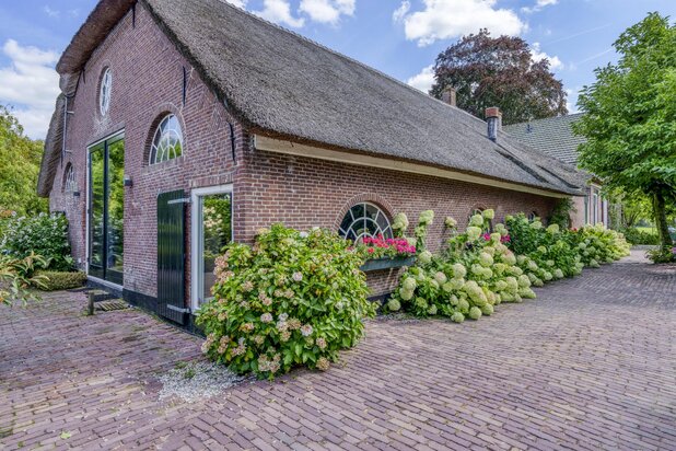 Historisch gebouw te koop in KAMERIK met referentie 19508858400