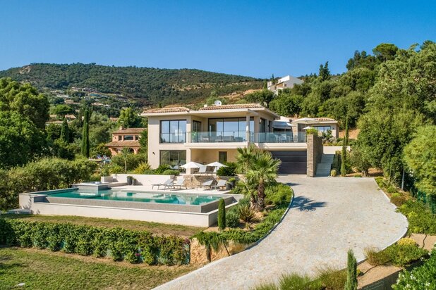 Exclusive villa with breathtaking sea views – Domaine Bartole de Beauvallon