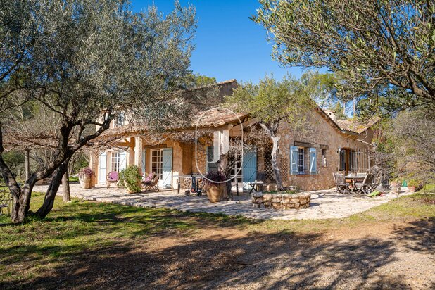 Charming estate on a 7-hectare park for sale in Lorgues