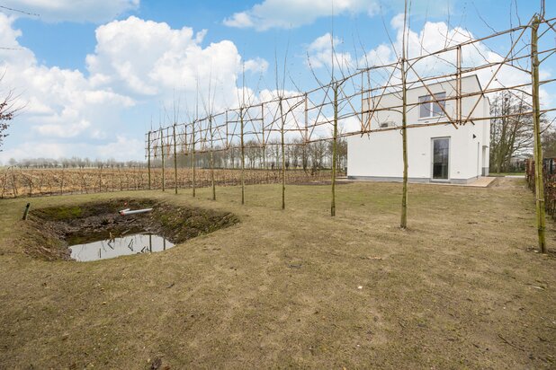 Knappe nieuwbouw villa, verkoop onder registratierechten