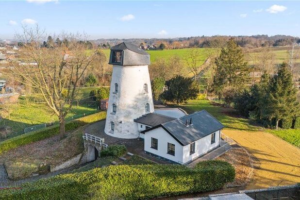 L'ancien moulin à maïs de Veltem, un villa unique sur un terrain de 47 acres