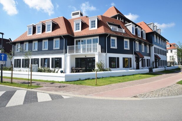 Lumineus hedendaags hoekappartement rustig gelegen in een villaresidentie in Duinenwater.