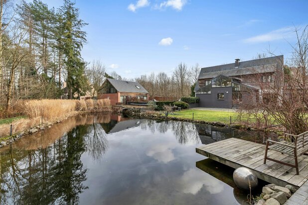 Hoogwaardige afgewerkte villa met bijgebouw te koop in Keerbergen