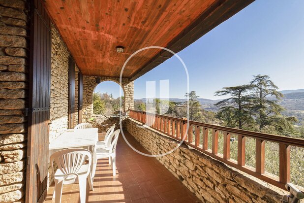 Stone house to renovate on a beautiful plot in the Luberon