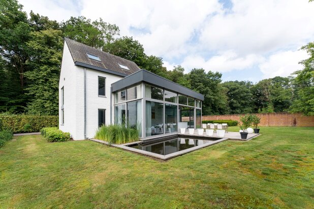 Villa moderne sur environ 1,9 ha à Westmeerbeek