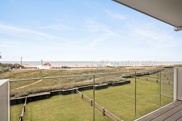 Superb unfurnished flat with frontal sea views on Wandeldijk and the Zwin