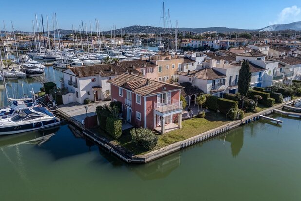 Uitzonderlijk eigendom met grote ligplaatsen in het prestigieuze Port-Grimaud