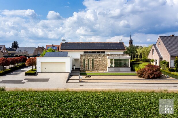 Exclusieve villa met verwarmd zwembad op een perceel van 2.295m²! 