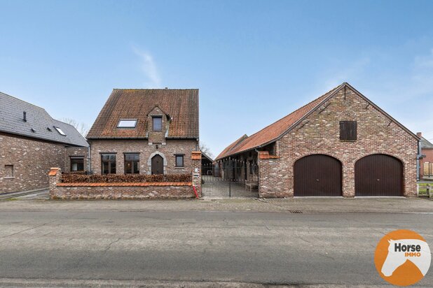 BERLARE -  Charmante woning met paarden accommodatie.