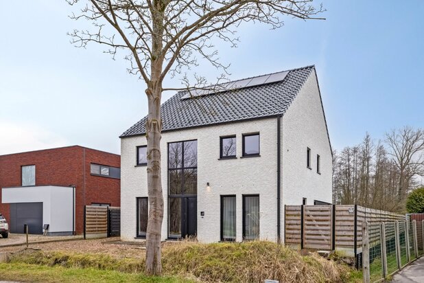 Ruime energiezuinige woning met 3 slpks gelegen in Mol - Gompel