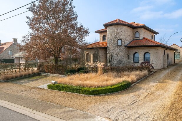 Charming Spanish villa combining luxury and comfort!