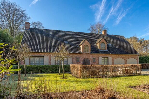 CHARME VILLA MET ZUIDWEST TUIN OP TOPLOCATIE