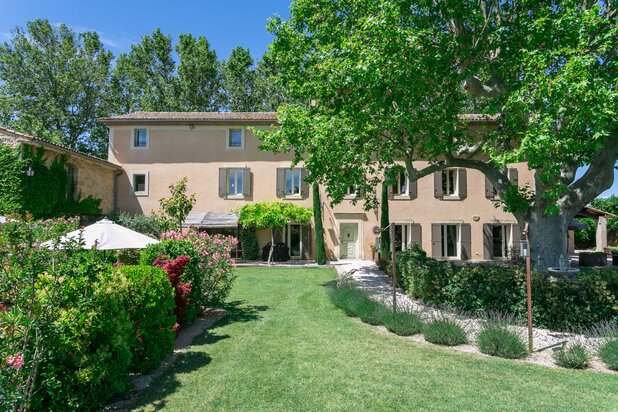 Authentic bastide for sale near L'Isle sur la Sorgue, with an infinity pool and top-of-the-range features