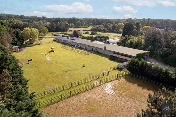 Unieke hoeve met vijver en paardenweide op 2,5ha 