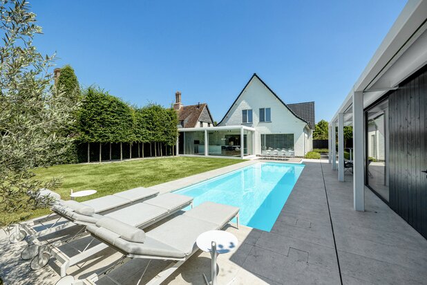 LUXE GERENOVEERDE VILLA, 4 slpk, 3 bdks, zwembad + poolhouse