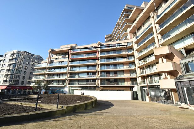 UITZONDERLIJK APPARTEMENT MET EEN GEVELBREEDTE VAN MAAR LIEFST 20 METER GELEGEN AAN HET VAN BUNNENPLEIN. GARAGEBOX IN HET GEBOUW AAN € 115.000.