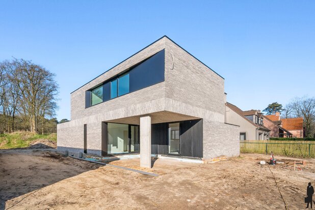 Moderne nieuwbouwwoning op een perceel van ca. 825 m²! 