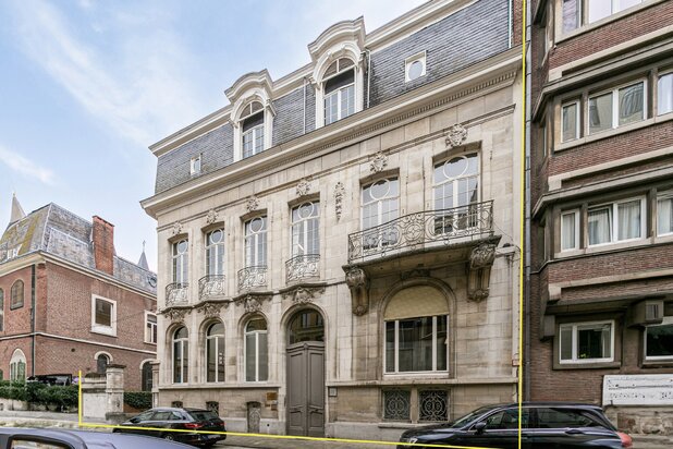 ANTWERPEN - Majestueus gebouw met parking