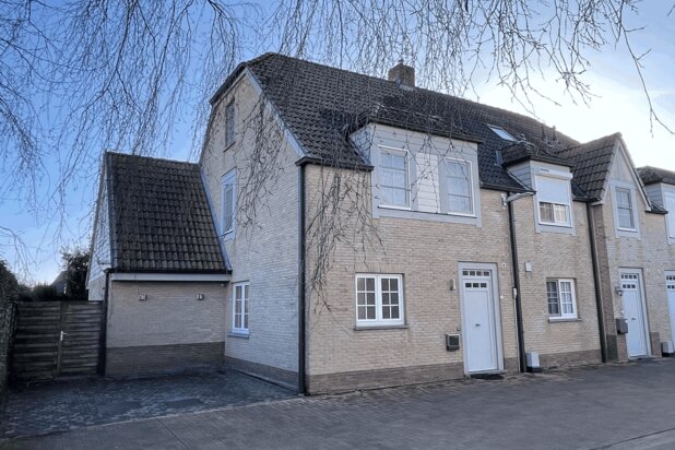 Maison jumelée dans un quartier résidentiel