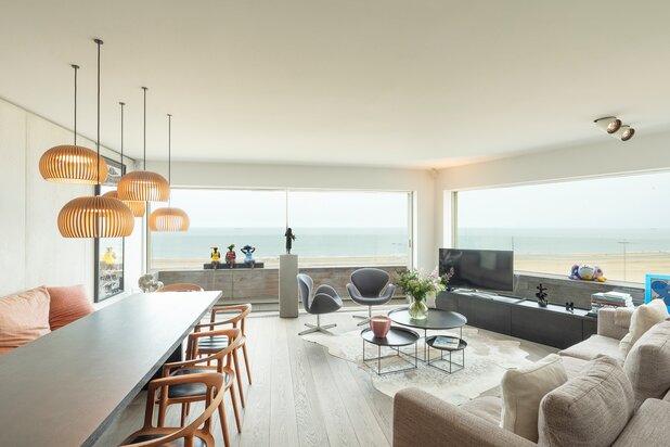 Magnifique appartement au coin avec vue imprenable sur la mer et le littoral