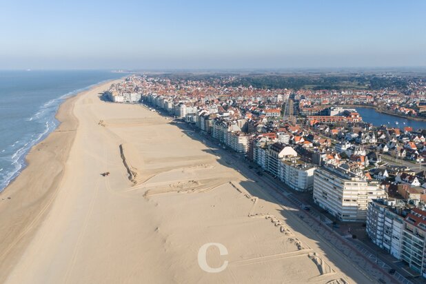 Uitzonderlijk groot (193m²) hoekappartement op de Zeedijk-Albertstrand met 5 slaapkamers.