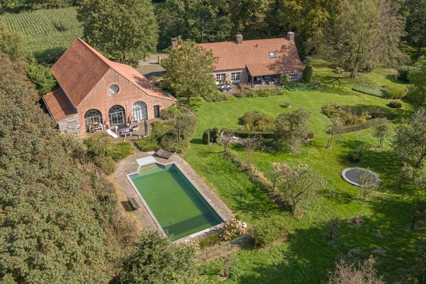 Schitterend landgoed op 25.000m² met boerderij en bijgebouw 