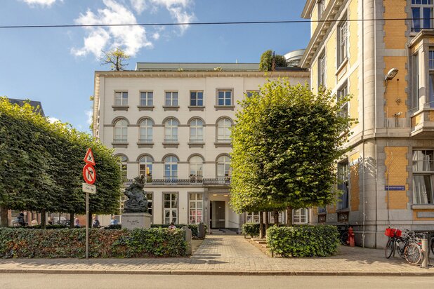 ANTWERPEN - Lumineus appartement met terras en parking