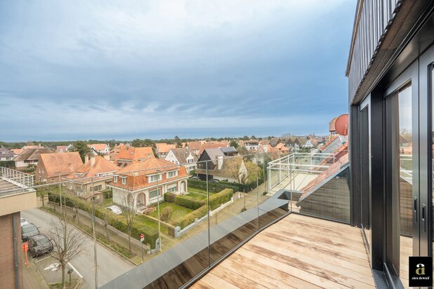 Exclusief gerenoveerd penthouse met panoramisch uitzicht [Piers De Raveschootlaan - Knokke Centrum].