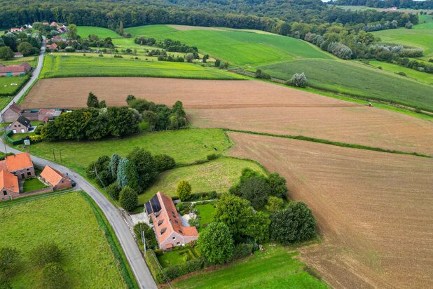 Te koop, gerenoveerde fermette op een pittoreske ligging in Elzele