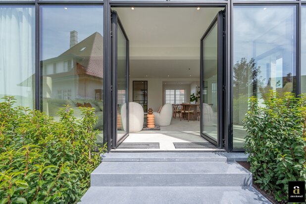 High end villa op toplocatie tussen Knokke en Duinbergen [Kapellaan].