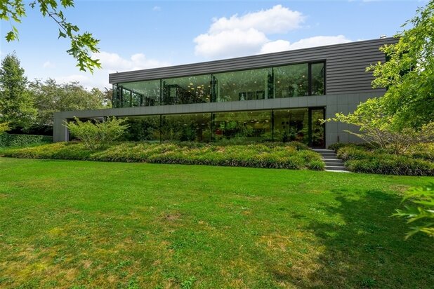 Mechelen ∣ Impressive, contemporary living on 30.000m²