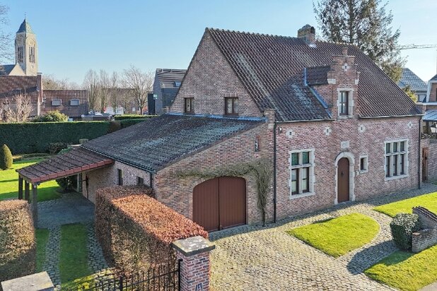 Villa van 267m² op 11 are